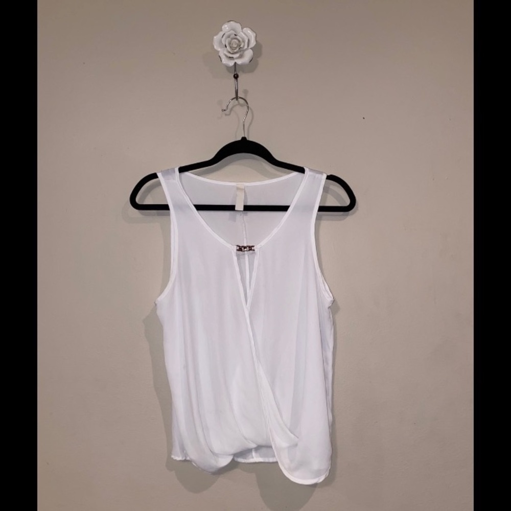 White sheep sleeveless top with gold accent